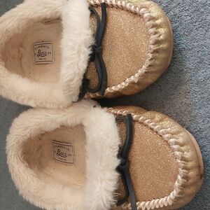 Bass & Co gold glitter slippers size 3 (big girls)